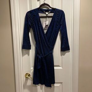 Diane Von Furstenberg Blue Black 3/4 sleeve wrap dress NWT size 0 $398